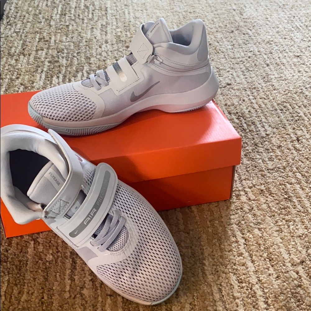Never worn before Nike Air Precision II shoes